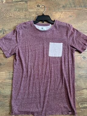 ON THE BYAS Men's Heathered Burgundy Short Sleeve Pocket Tee